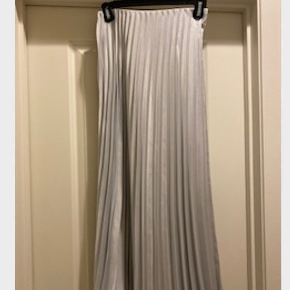 Zara Dresses & Skirts - Zara Pleated Midi Skirt